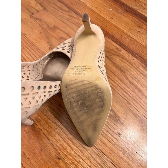 BCBGeneration Beige Suede Perforated Pointed Toe High Heel Size 8.5 Pre Owned - Picture 3 of 6